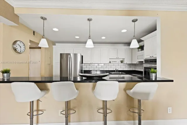 $3,800 | 19380 Collins Avenue, Unit 1602, Sunny Isles Beach, FL 33160