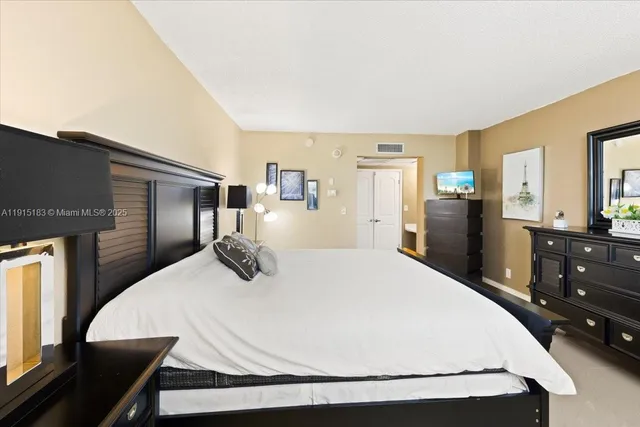 $3,800 | 19380 Collins Avenue, Unit 1602, Sunny Isles Beach, FL 33160