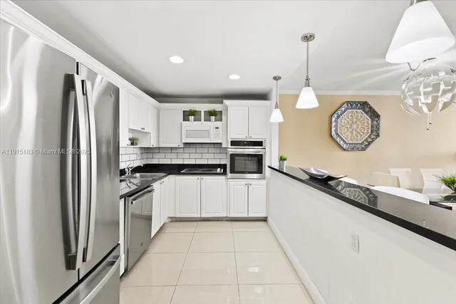 $3,800 | 19380 Collins Avenue, Unit 1602, Sunny Isles Beach, FL 33160