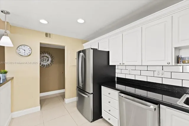 $3,800 | 19380 Collins Avenue, Unit 1602, Sunny Isles Beach, FL 33160