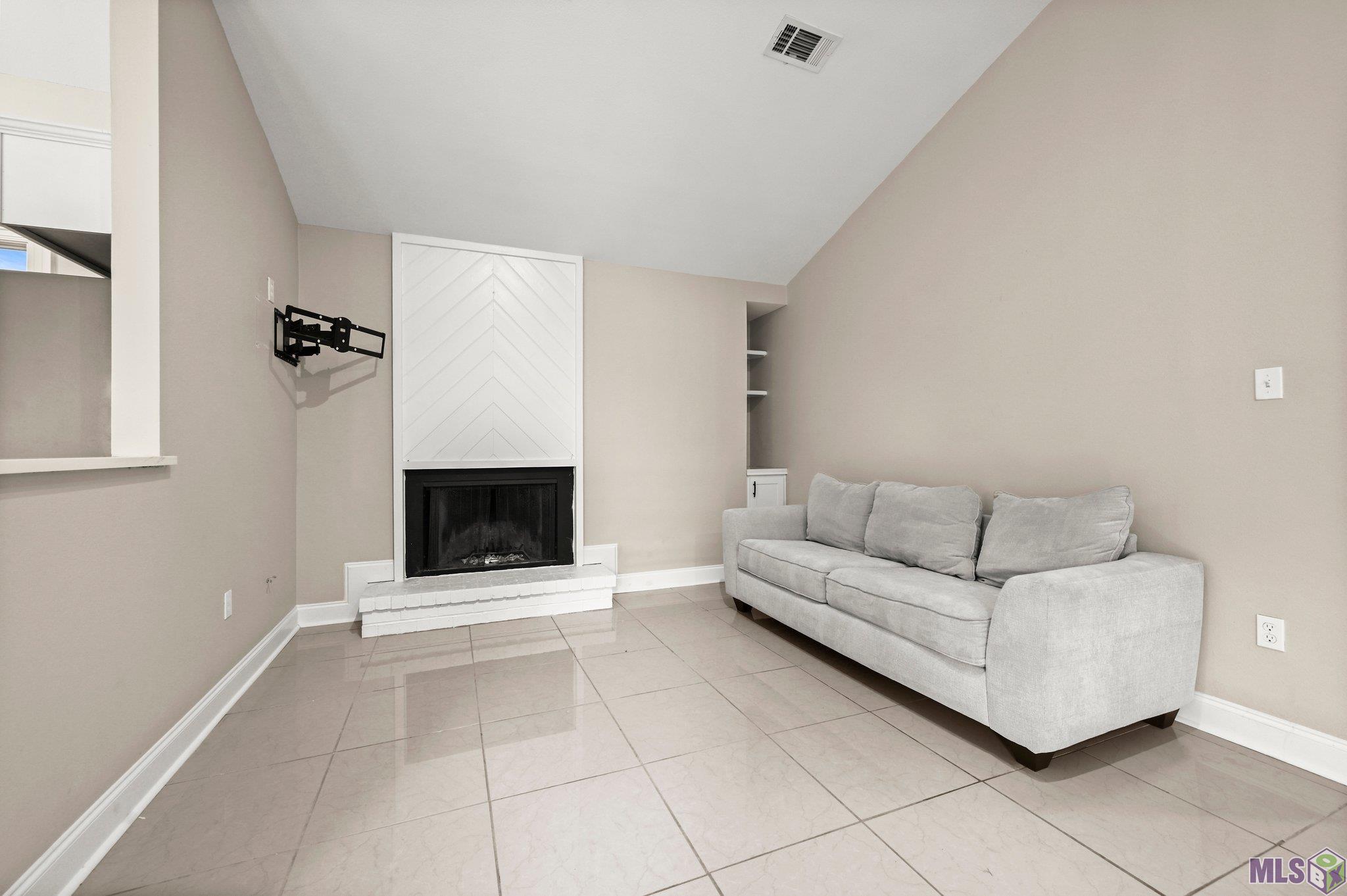 8049 Summa Avenue, Unit D Baton Rouge, LA 70809 - Photo 2 of 14