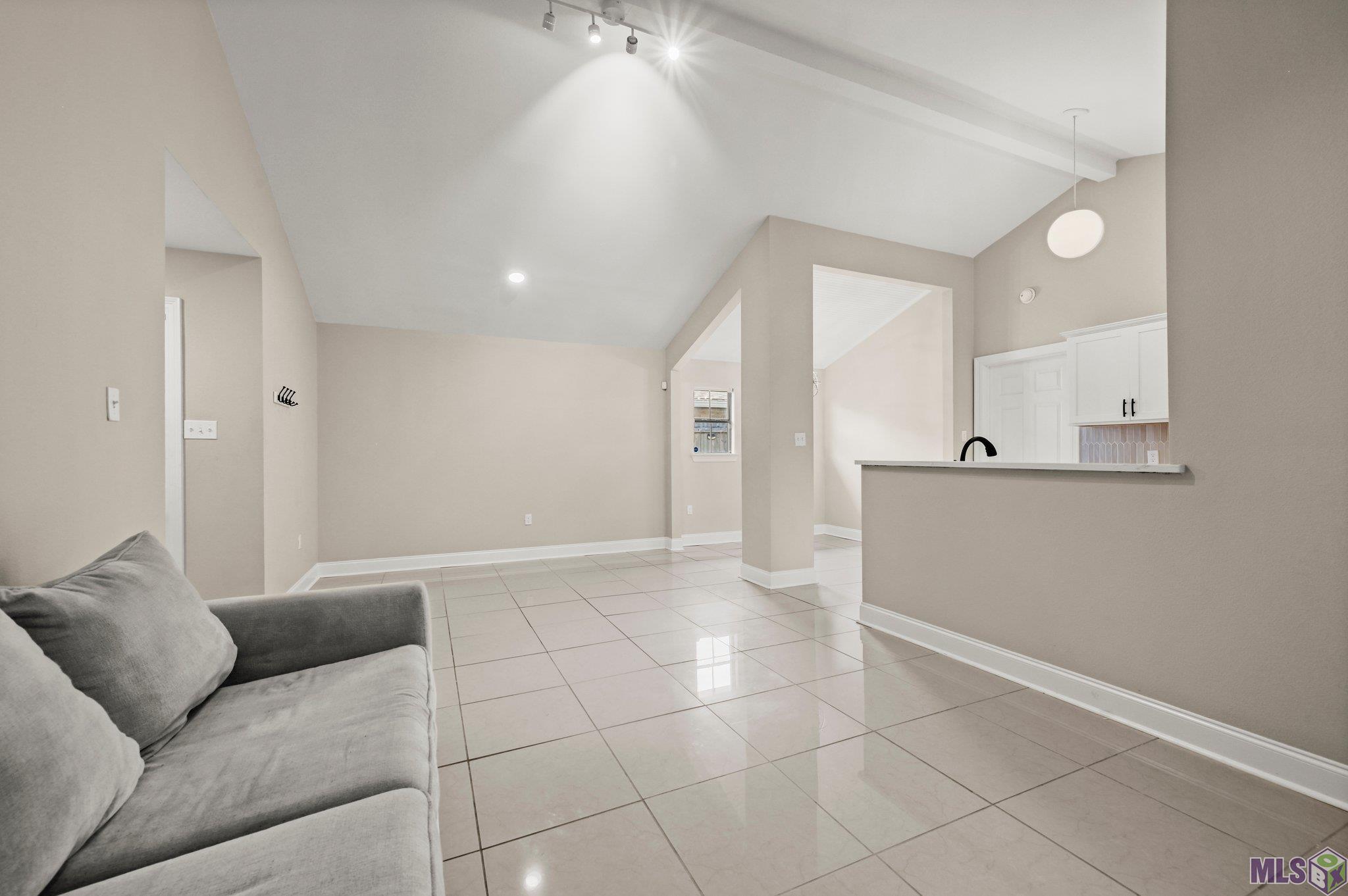 8049 Summa Avenue, Unit D Baton Rouge, LA 70809 - Photo 4 of 14