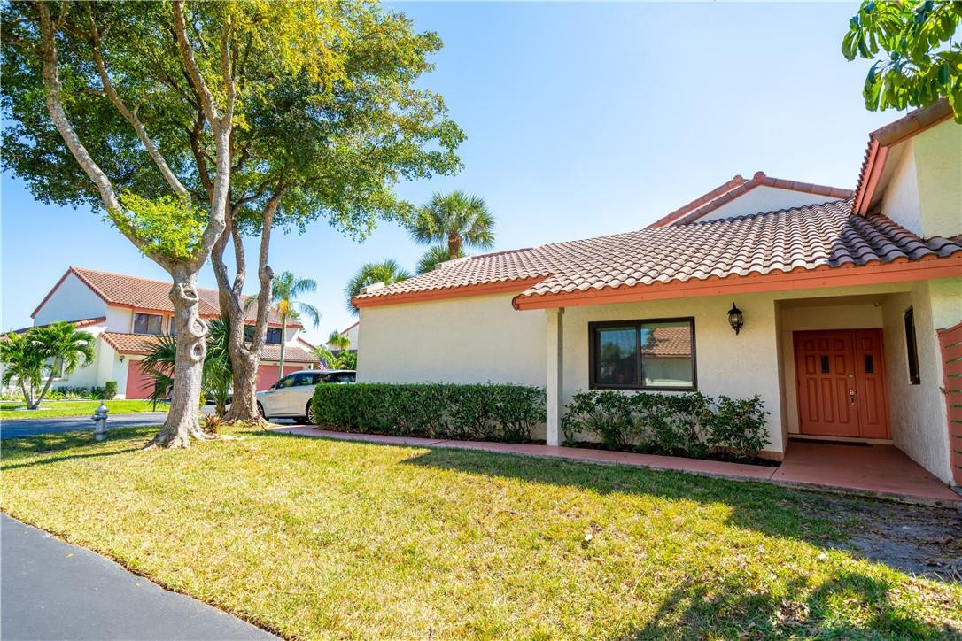 21645 Casa Monte Court Boca Raton, FL 33433 - Photo 3 of 17 Entrance