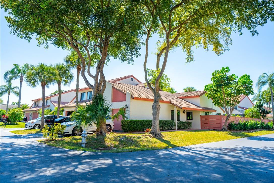 21645 Casa Monte Court Boca Raton, FL 33433 - Photo 4 of 17 Street view