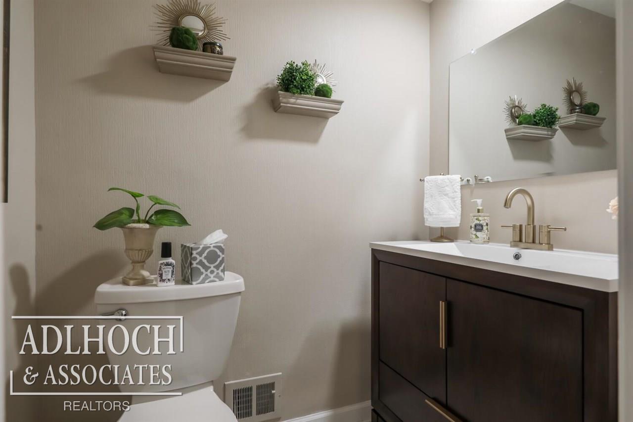 1700 Vernier Road Grosse Pointe Woods, MI 48236 - Photo 20 of 38