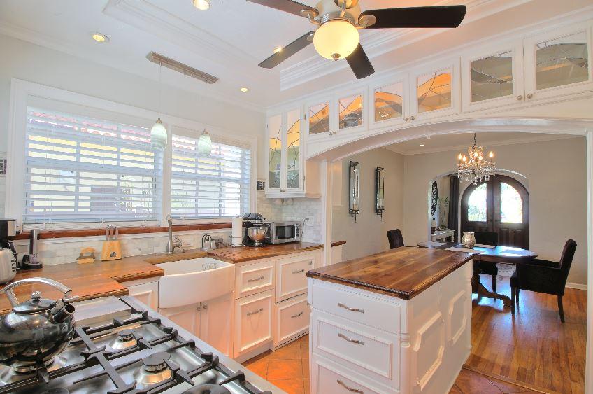 522 Sunset Road West Palm Beach, FL 33401 - Photo 5 of 15 Kitchen
