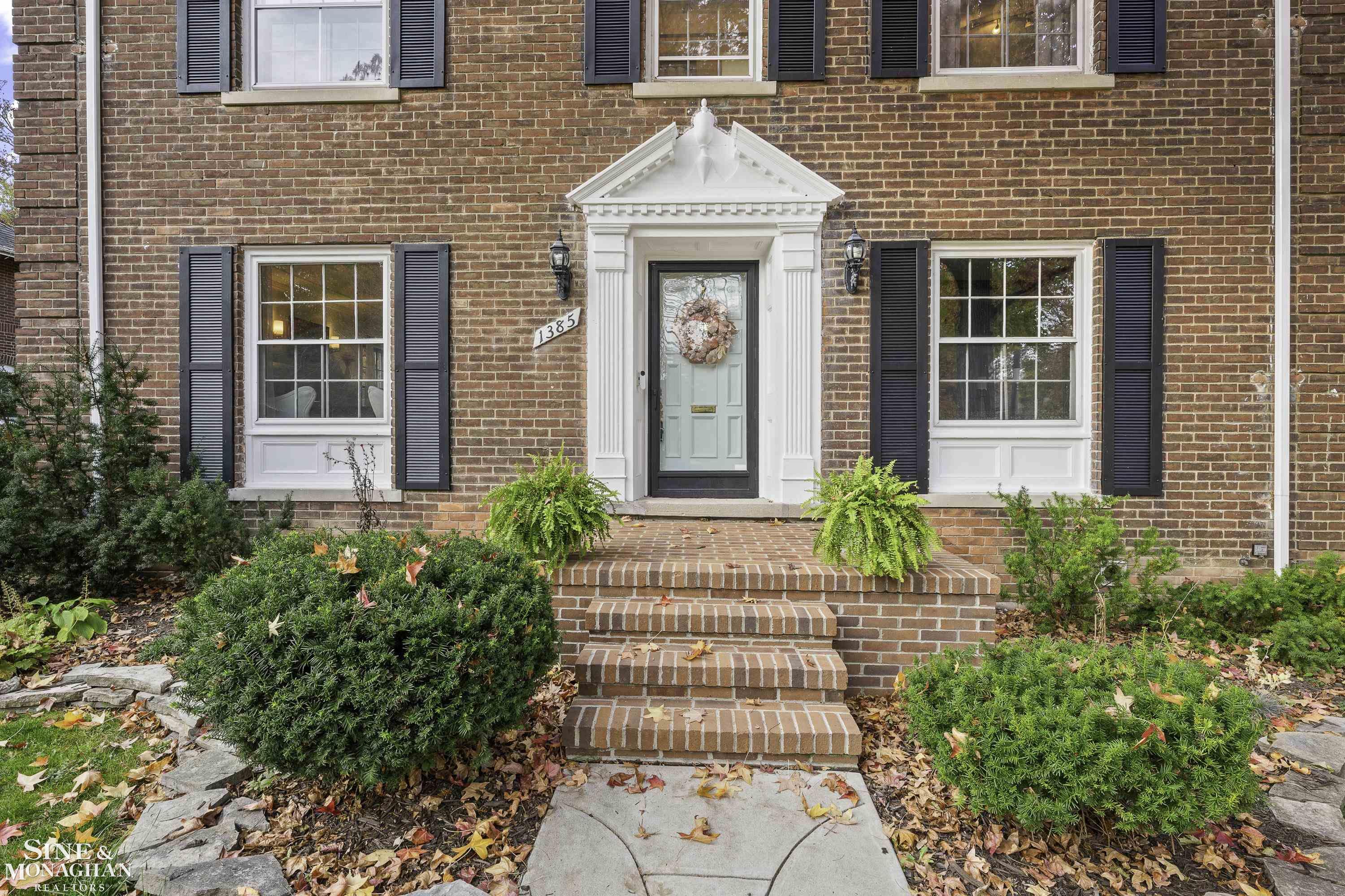 1385 Devonshire Road Grosse Pointe, MI 48230 - Photo 3 of 57 50160542-483766B1-2FB7-447B-B9E6-730741B20662.JPG