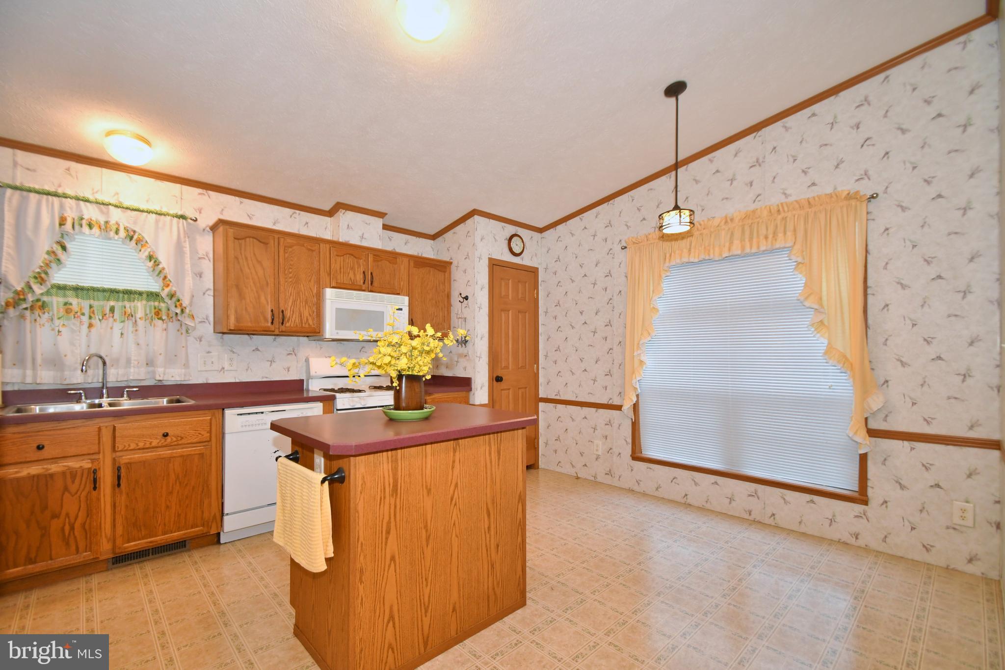 19 Thomas Lane Sparrows Point, MD 21219 - Photo 10 of 45 Gallery Image 10