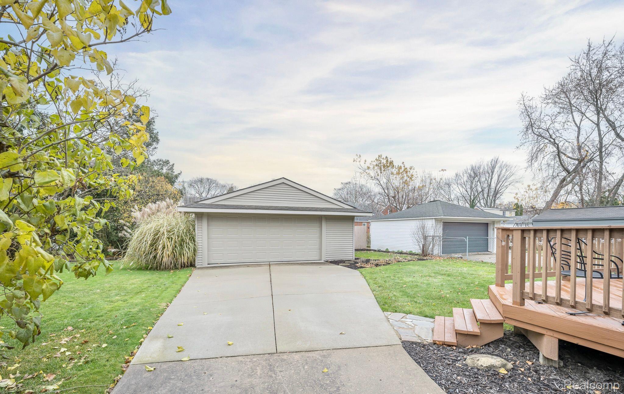 1750 East Melton Road Birmingham, MI 48009 - Photo 2 of 15 2.5 Car Garage
