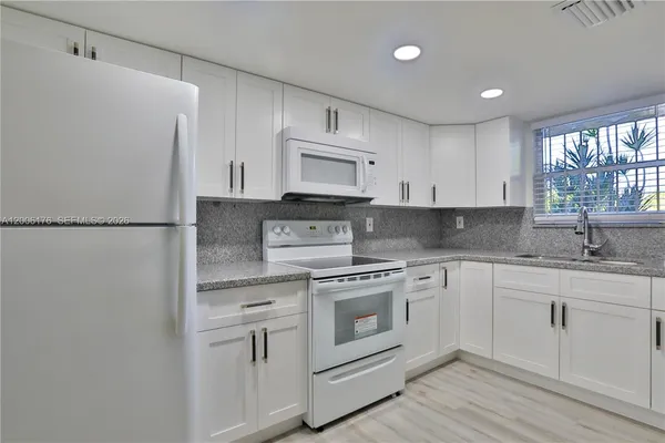 $2,000 | 10 Northwest 87th Avenue, Unit B209, Miami, FL 33172