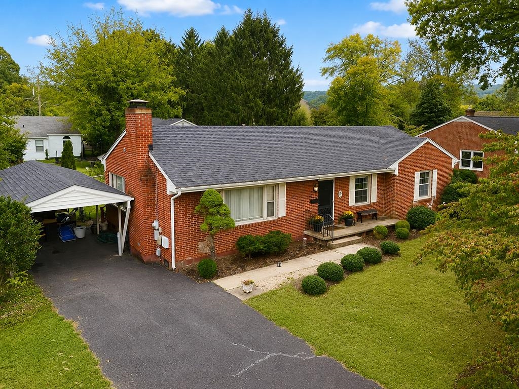 219 Robin Road Waynesboro, VA 22980 - Photo 35 of 39 Gallery Image 35