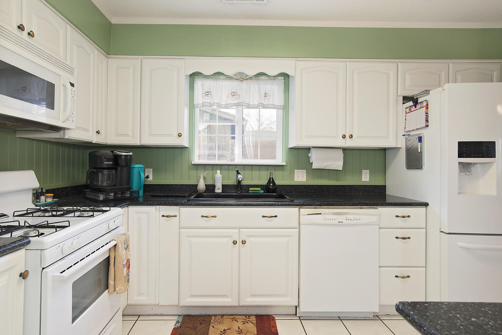 101 Windsor Way Central Point, OR 97502 - Photo 3 of 16 Windsor_011 copy