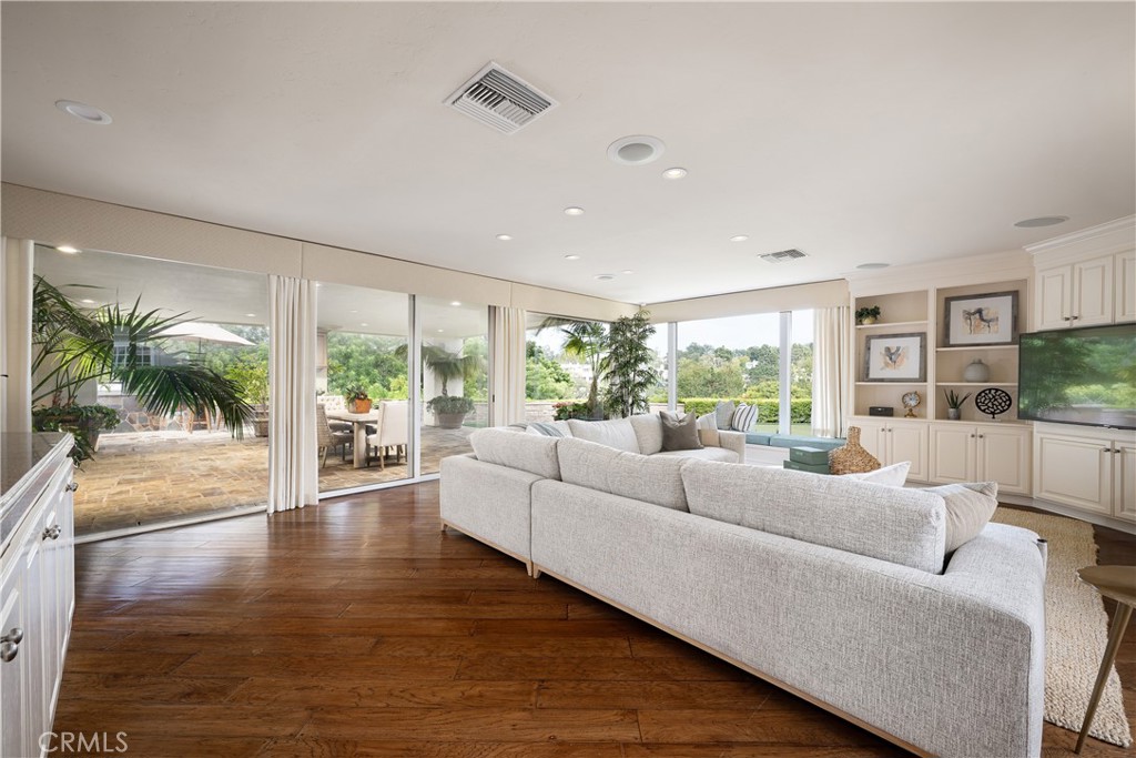 4 Rue Grand Ducal Newport Beach, CA 92660 - Photo 11 of 23