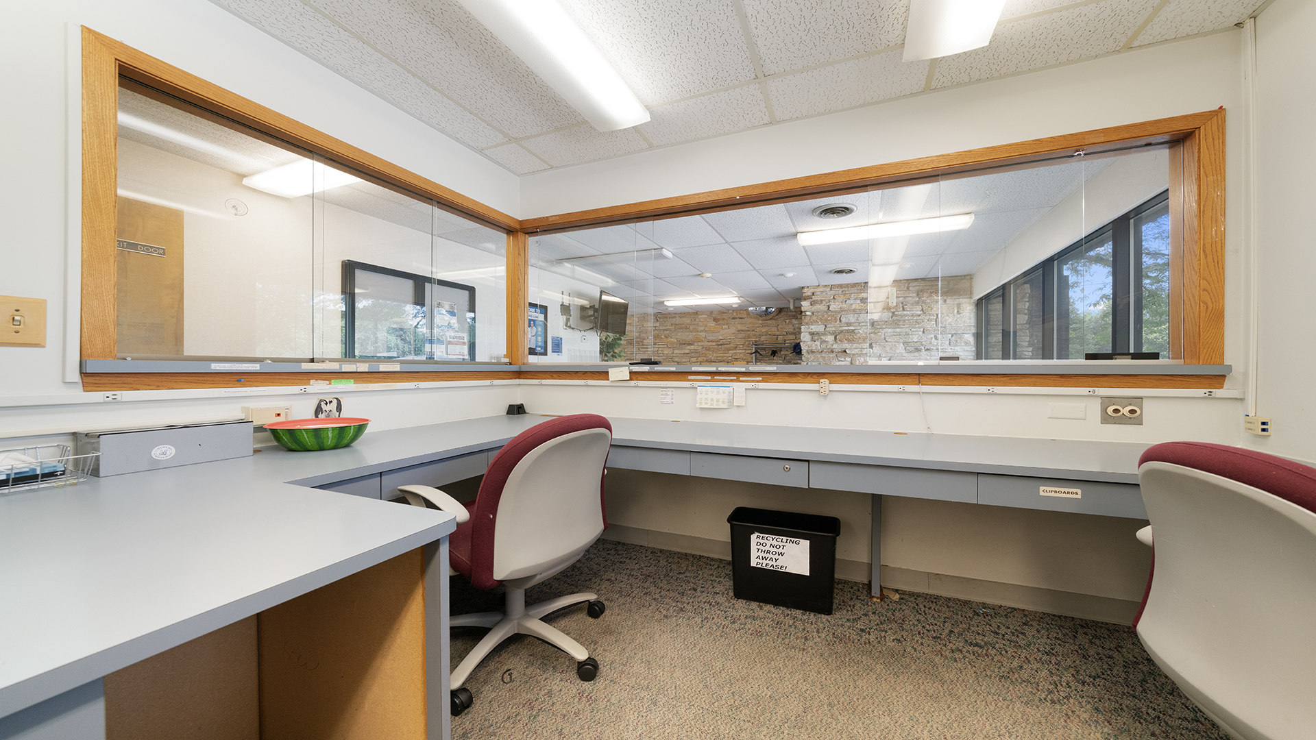 405 Charles Street Mount Morris, IL 61054 - Photo 13 of 61 a room with a chair and a table