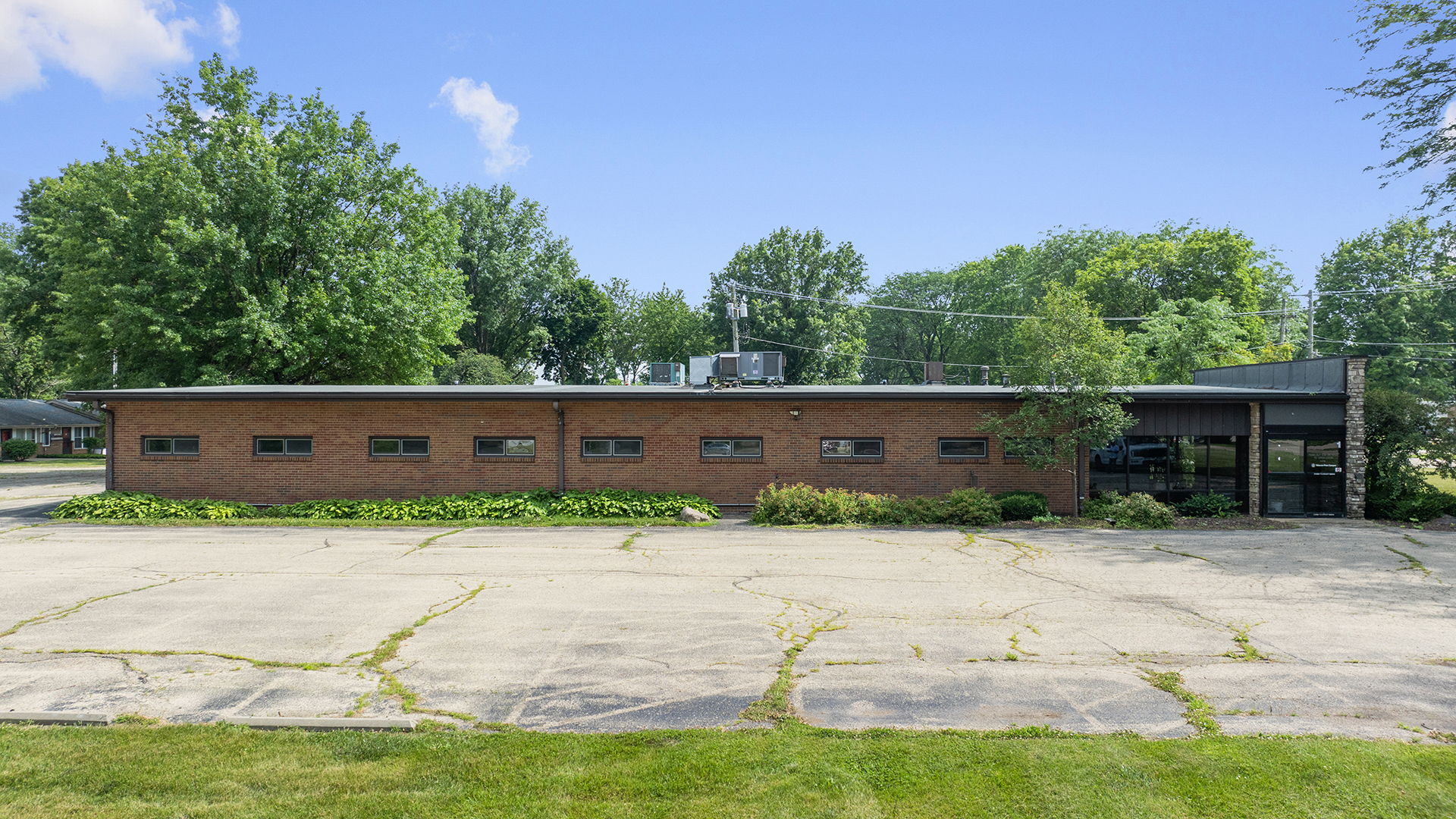 405 Charles Street Mount Morris, IL 61054 - Photo 2 of 61 a backyard of a house