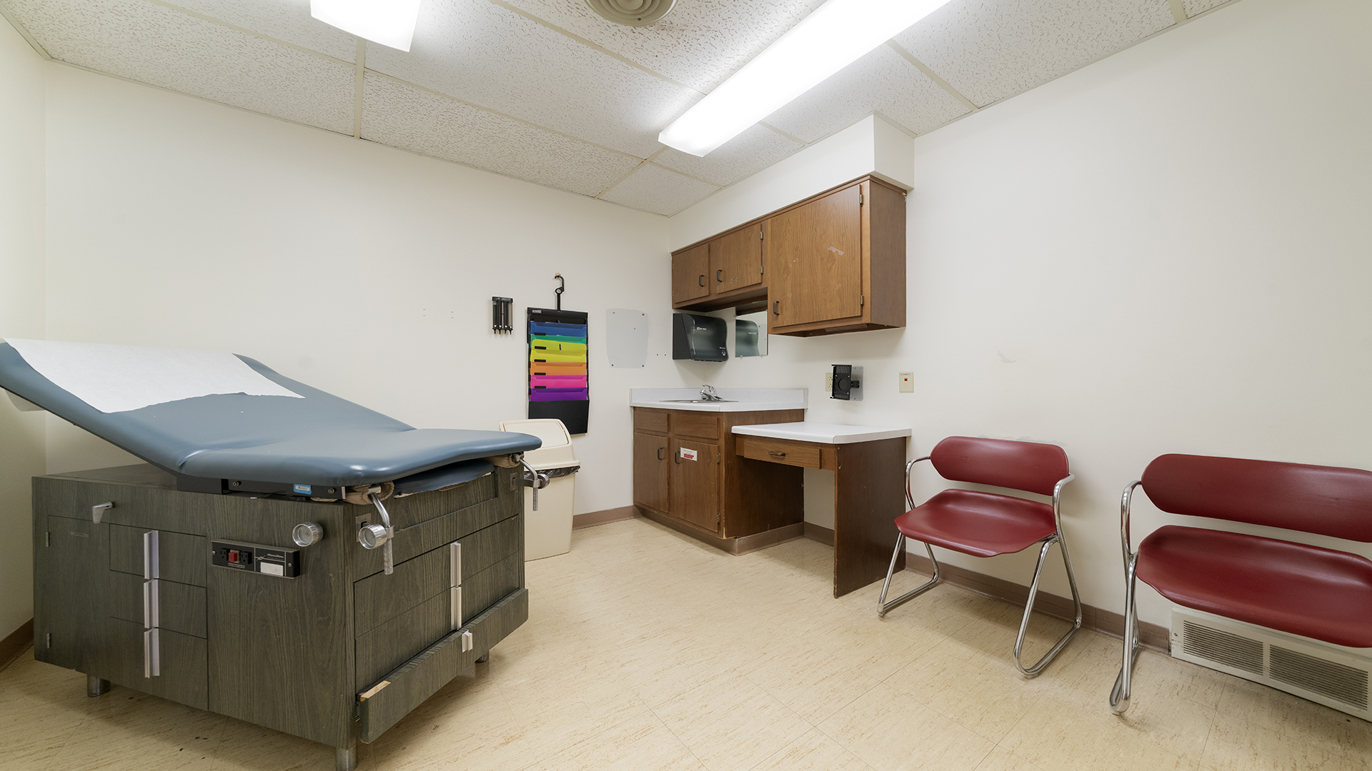 405 Charles Street Mount Morris, IL 61054 - Photo 29 of 61 a utility room with stainless steel appliances kitchen island granite countertop a sink dishwasher a stove a microwave oven with a dining table and chairs