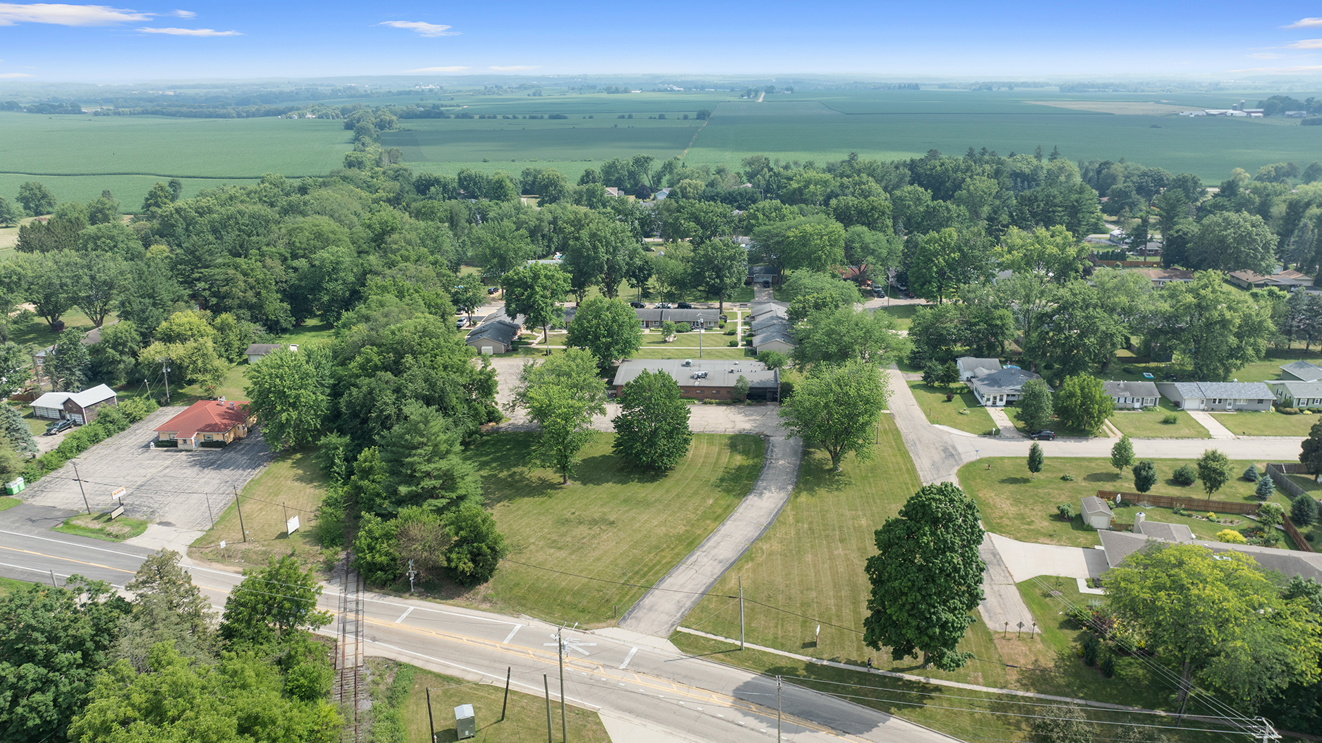 405 Charles Street Mount Morris, IL 61054 - Photo 6 of 61 an aerial view of multiple house