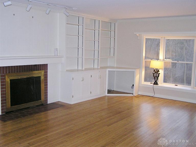 7310 Meeker Road Dayton, OH 45414 - Photo 6 of 35 Living room