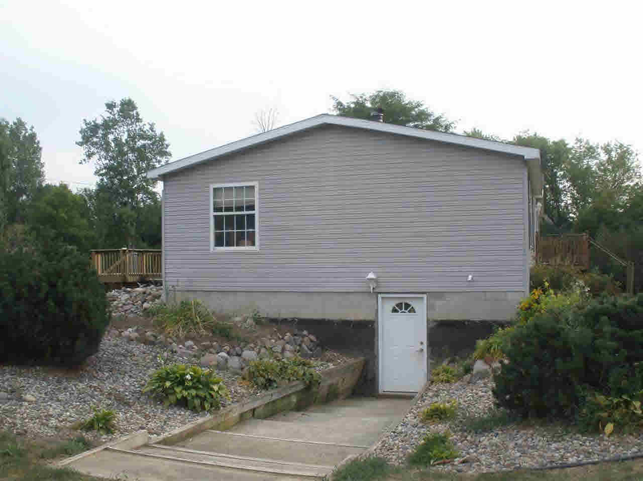 5130 East Coldwater Road Flint, MI 48506 - Photo 8 of 30 21203556-7.JPG