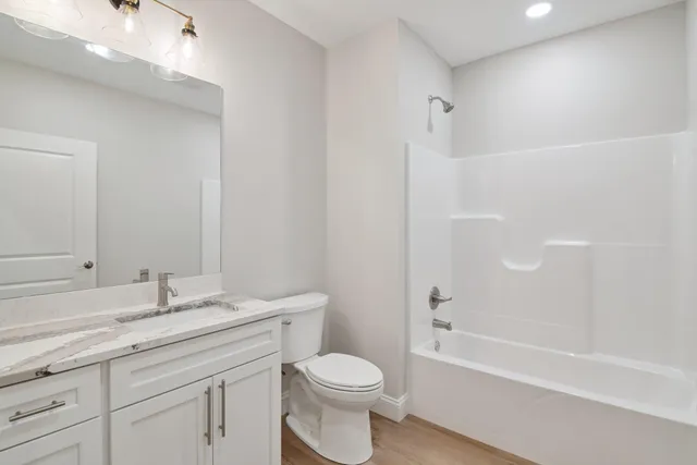 $707,566 | 1136 Lochaven Circle, Hillsdale, MI 49242