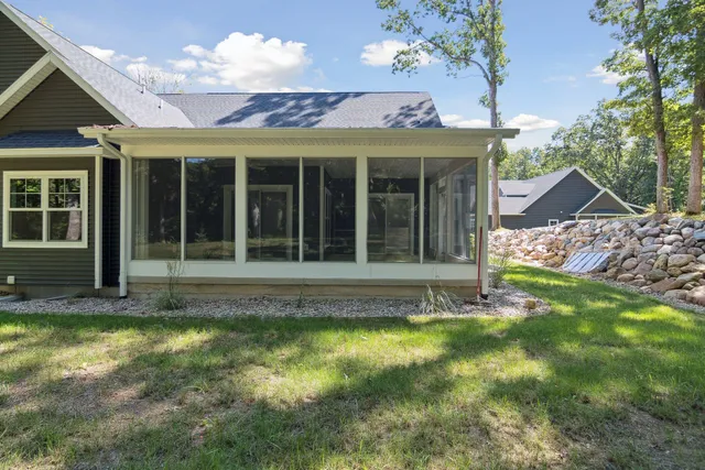 $707,566 | 1136 Lochaven Circle, Hillsdale, MI 49242