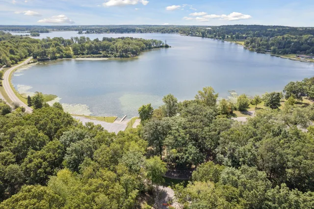 $707,566 | 1136 Lochaven Circle, Hillsdale, MI 49242