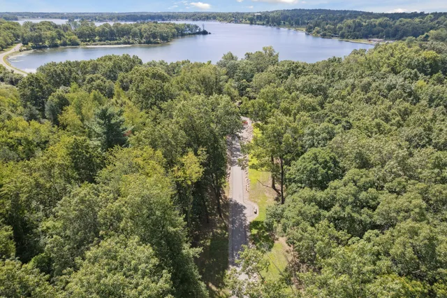 $707,566 | 1136 Lochaven Circle, Hillsdale, MI 49242