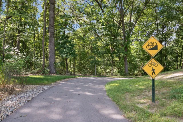 $707,566 | 1136 Lochaven Circle, Hillsdale, MI 49242