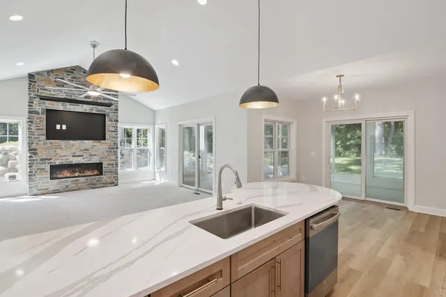 $707,566 | 1136 Lochaven Circle, Hillsdale, MI 49242