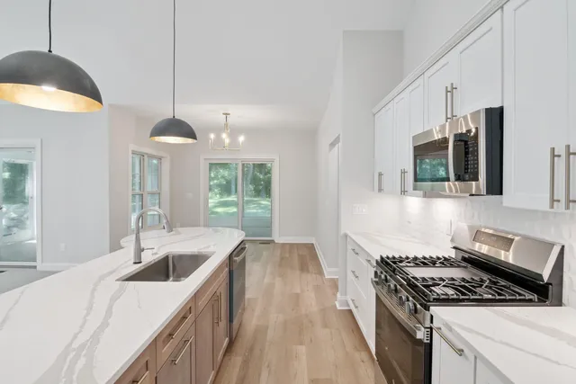 $707,566 | 1136 Lochaven Circle, Hillsdale, MI 49242