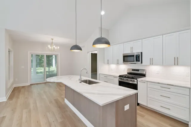 $707,566 | 1136 Lochaven Circle, Hillsdale, MI 49242