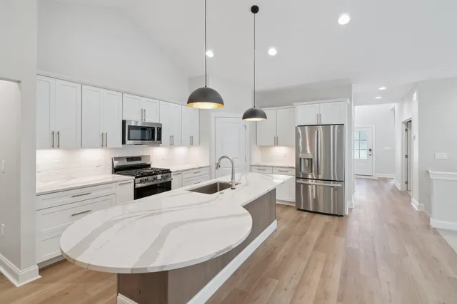 $707,566 | 1136 Lochaven Circle, Hillsdale, MI 49242