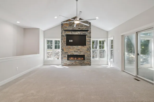 $707,566 | 1136 Lochaven Circle, Hillsdale, MI 49242