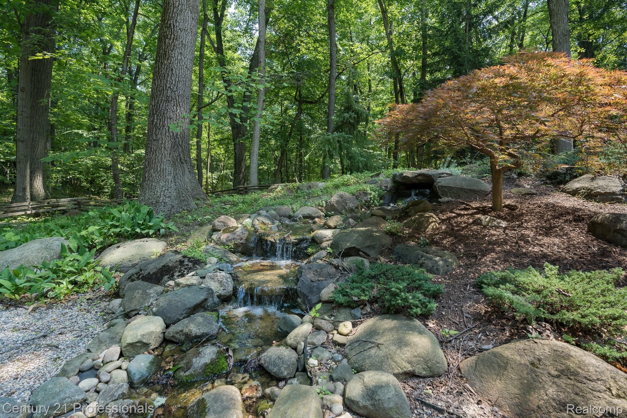 4781 Freer Street Rochester, MI 48306 - Photo 44 of 53 Waterfall