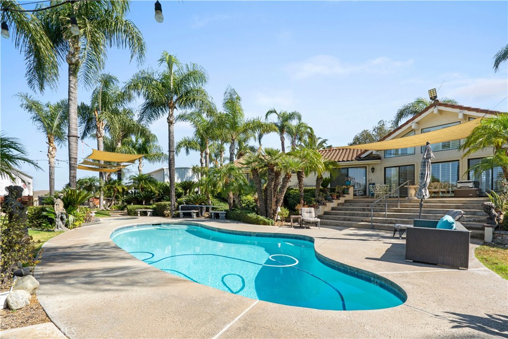 17850 Vista Del Lago Drive Riverside, CA 92503 - Photo 20 of 47 Backyard pool