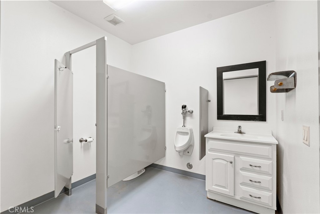 17850 Vista Del Lago Drive Riverside, CA 92503 - Photo 36 of 47 Warehouse bathroom