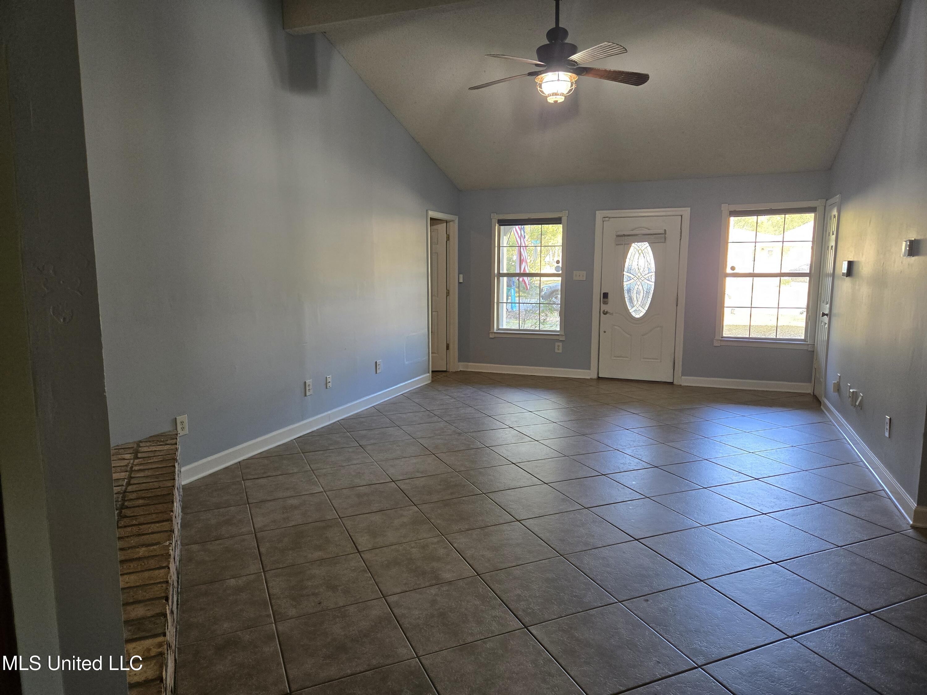 2717 Honduras Drive Gautier, MS 39553 - Photo 3 of 22 1000134554