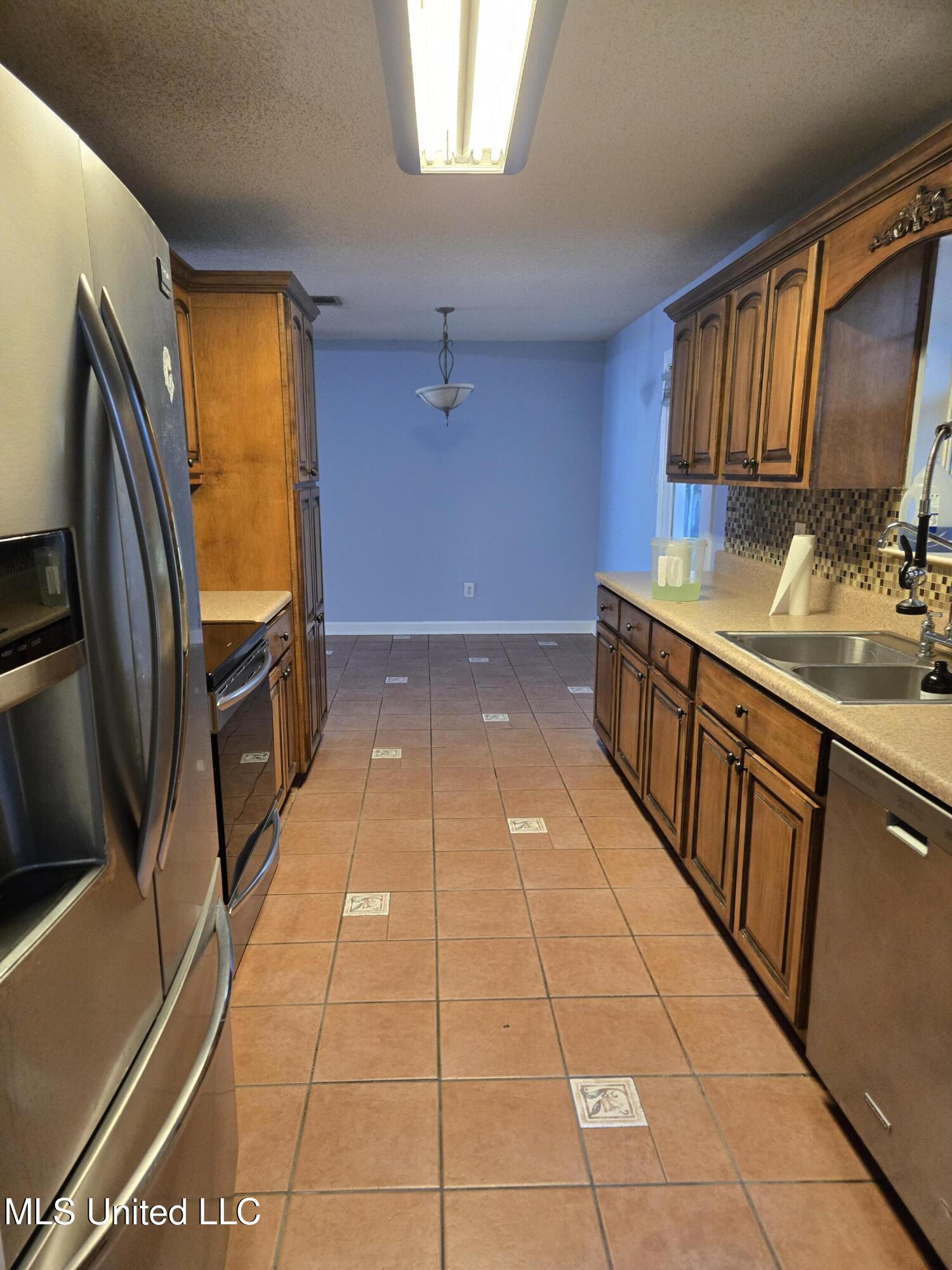 2717 Honduras Drive Gautier, MS 39553 - Photo 7 of 22 1000134561