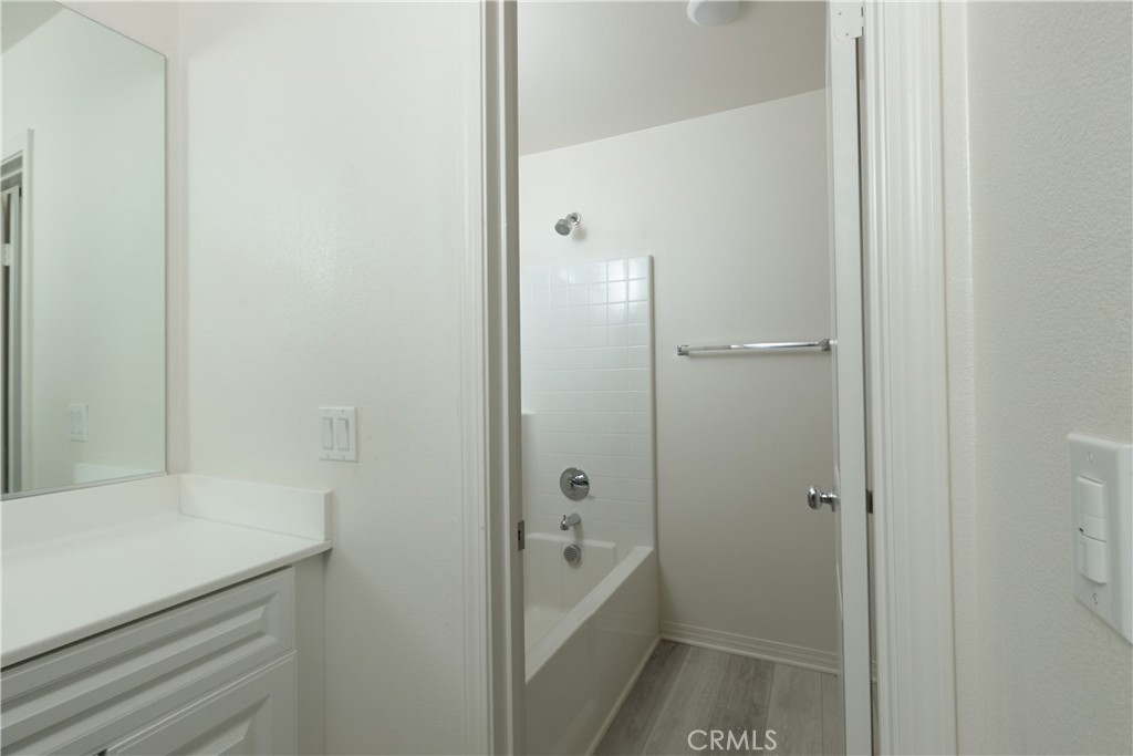 4875 Prairie Run Road Eastvale, CA 91752 - Photo 15 of 18 a bathroom with a bathtub