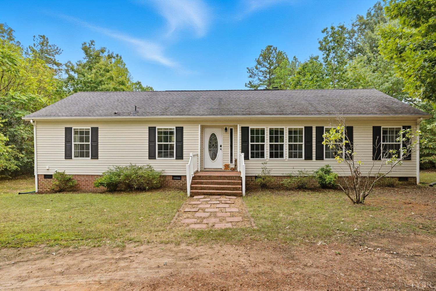 6124 Old Courthouse Road Appomattox, VA 24522 - Photo 33 of 52 a front view of a house with a garden