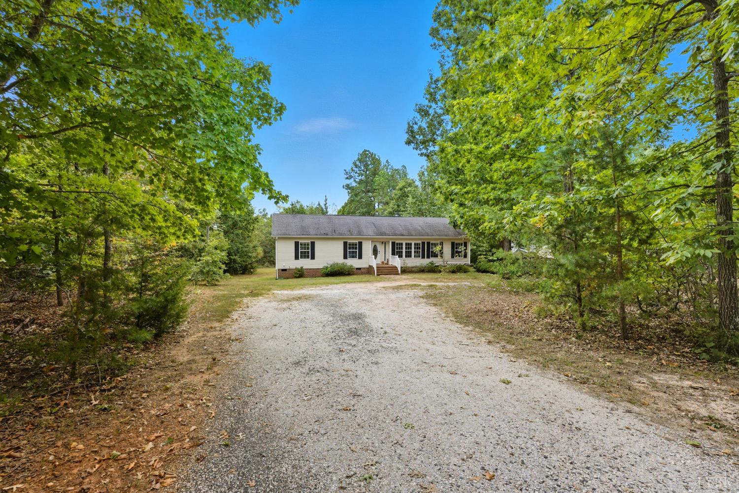 6124 Old Courthouse Road Appomattox, VA 24522 - Photo 38 of 52 a front view of a house with a garden