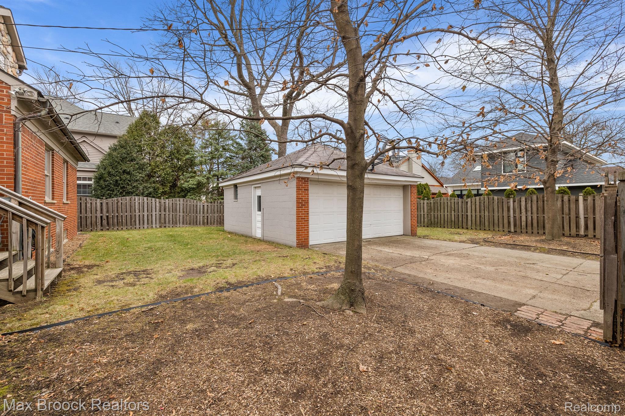 810 Chestnut Street Birmingham, MI 48009 - Photo 21 of 22 Backyard & Garage