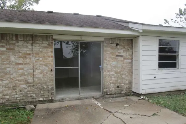 a view of house with backyard