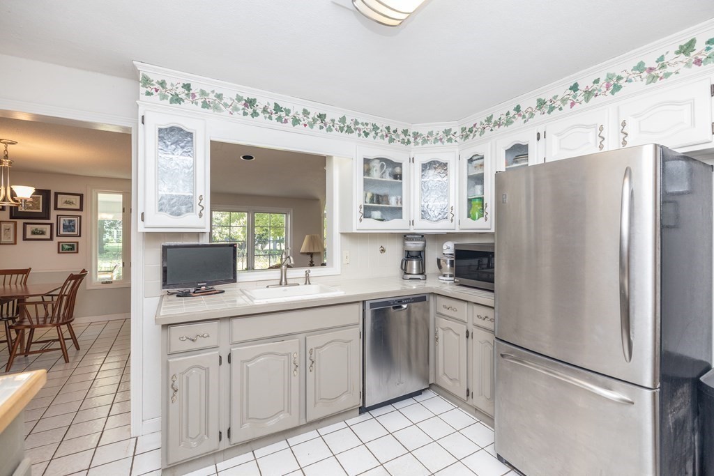 55 Viscount Road Longmeadow, MA 01106 - Photo 16 of 42