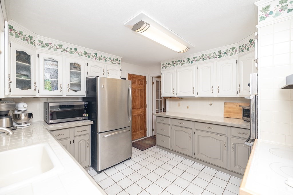 55 Viscount Road Longmeadow, MA 01106 - Photo 17 of 42