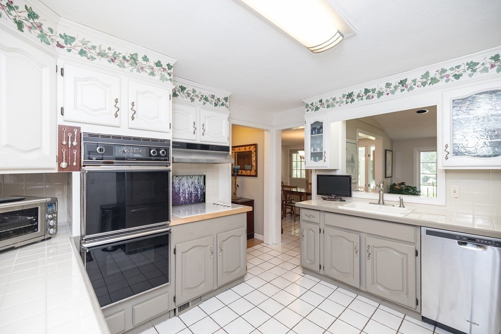 55 Viscount Road Longmeadow, MA 01106 - Photo 18 of 42