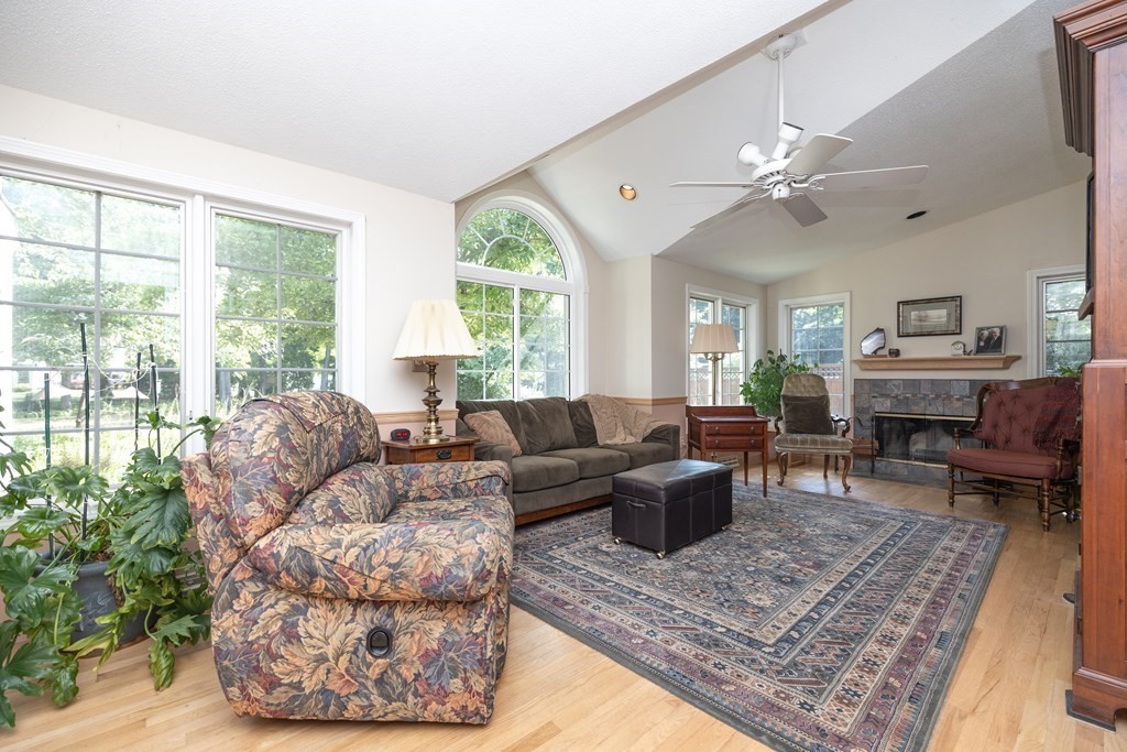 55 Viscount Road Longmeadow, MA 01106 - Photo 2 of 42
