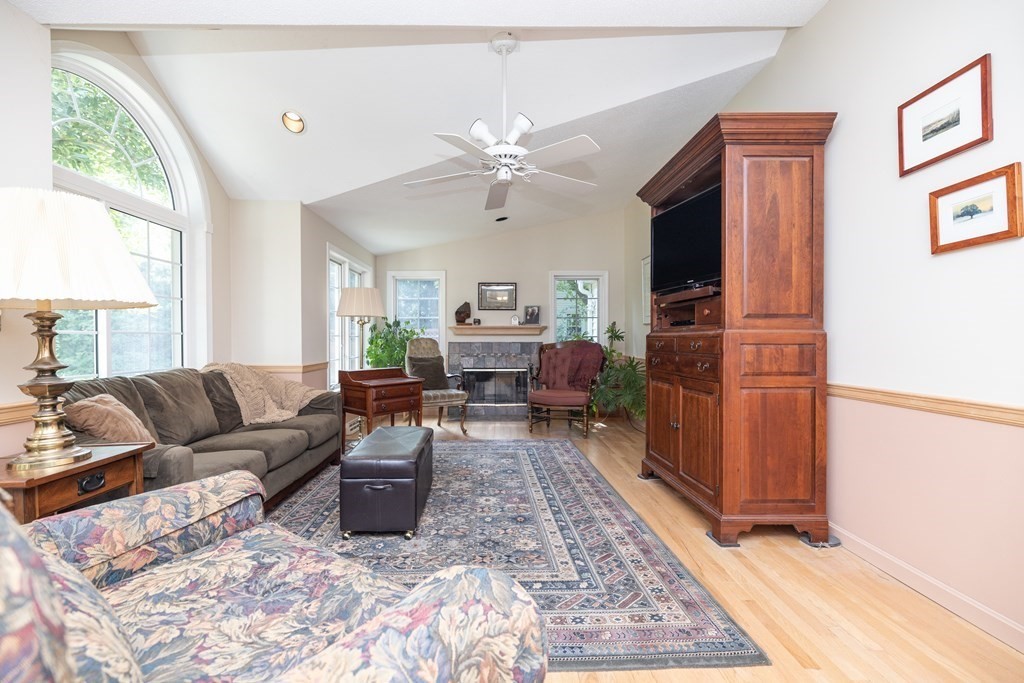 55 Viscount Road Longmeadow, MA 01106 - Photo 3 of 42