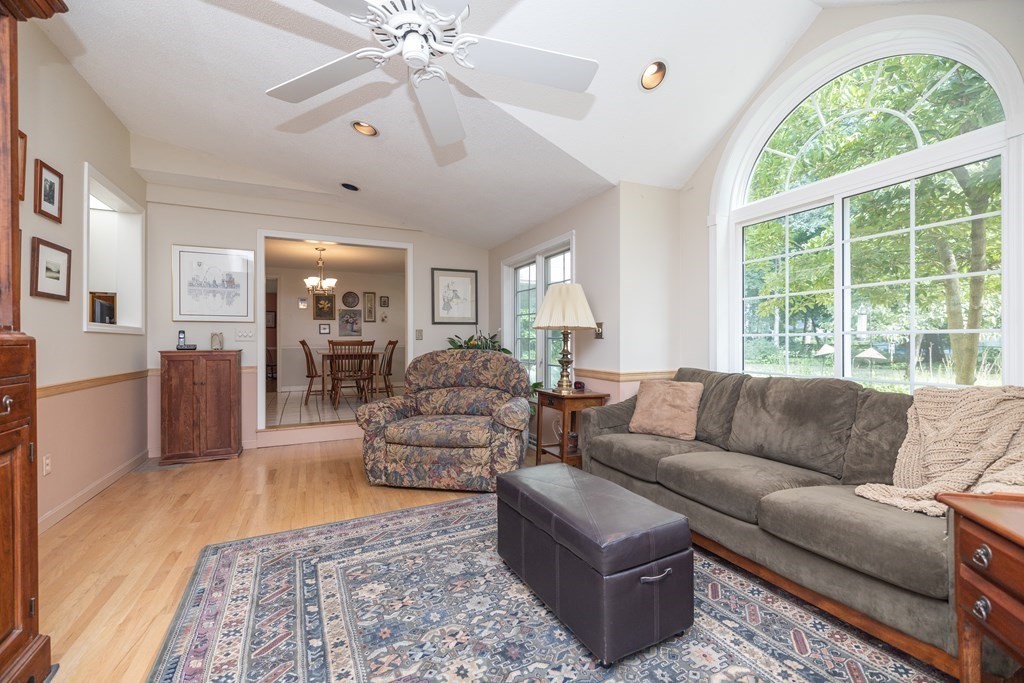 55 Viscount Road Longmeadow, MA 01106 - Photo 4 of 42