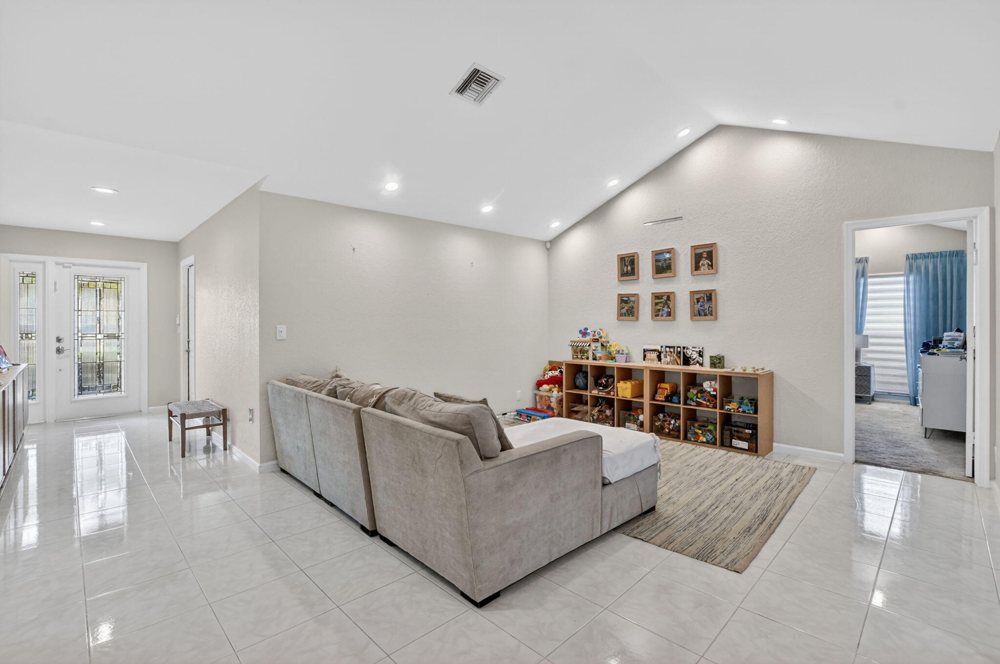 10065 Camelback Lane Boca Raton, FL 33498 - Photo 6 of 48 20-web-or-mls-DSC_2302